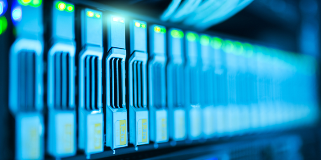 Suporte de infraestrutura de TI com gestão de servidores e virtualização de ambientes corporativos críticos